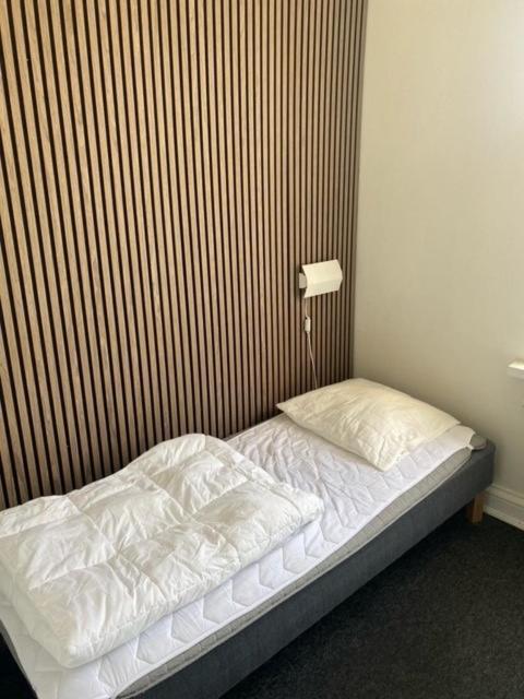 Danhostel Odense City ภายนอก รูปภาพ A bed with a duvet