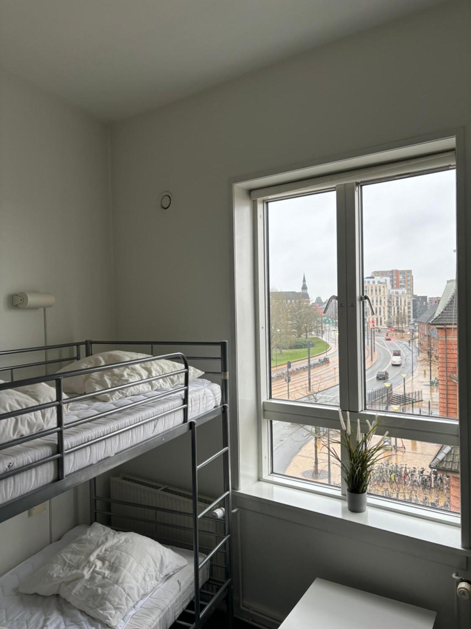 Danhostel Odense City ภายนอก รูปภาพ A room at the hostel