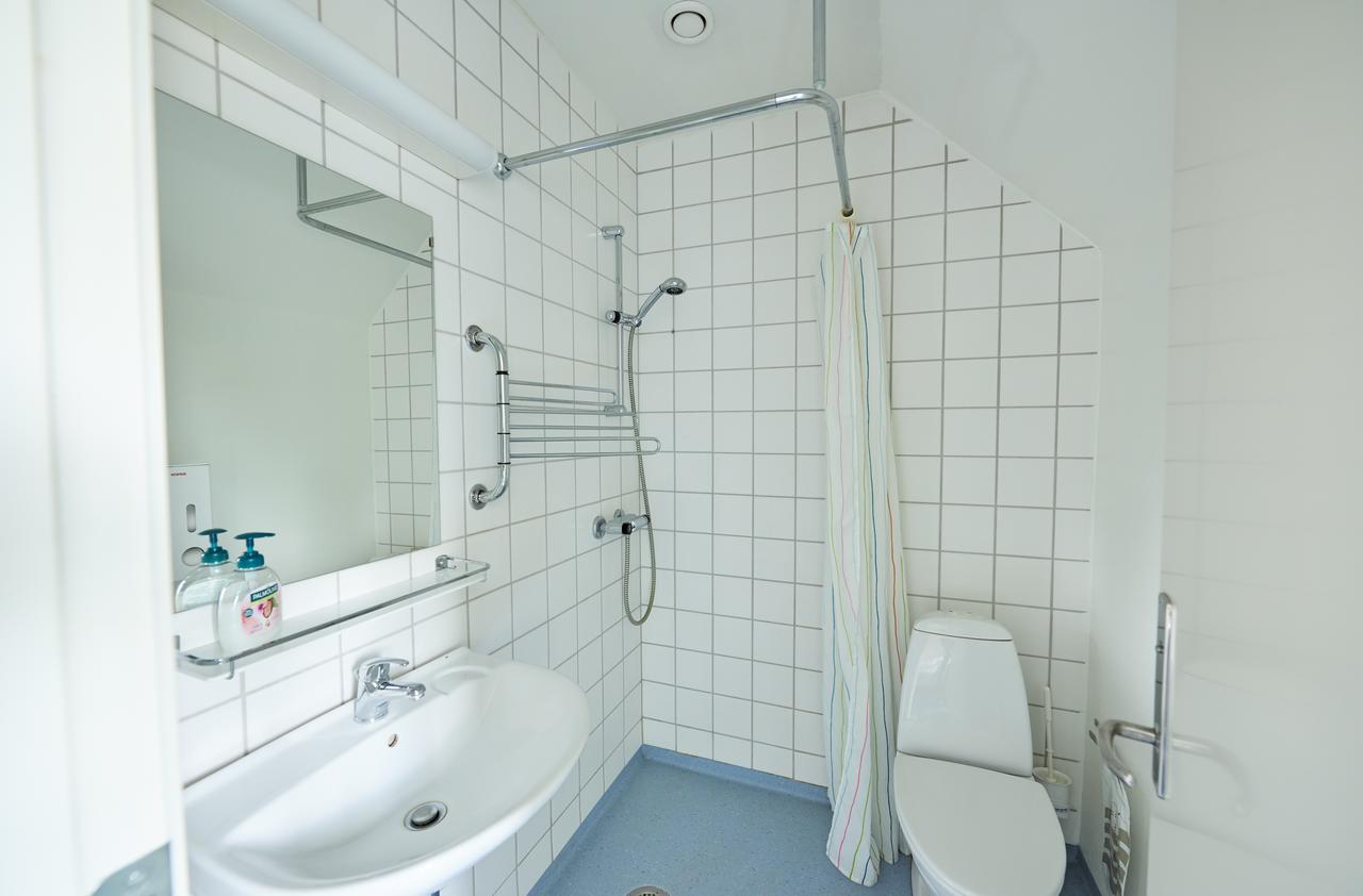Danhostel Odense City ภายนอก รูปภาพ A shower cubicle